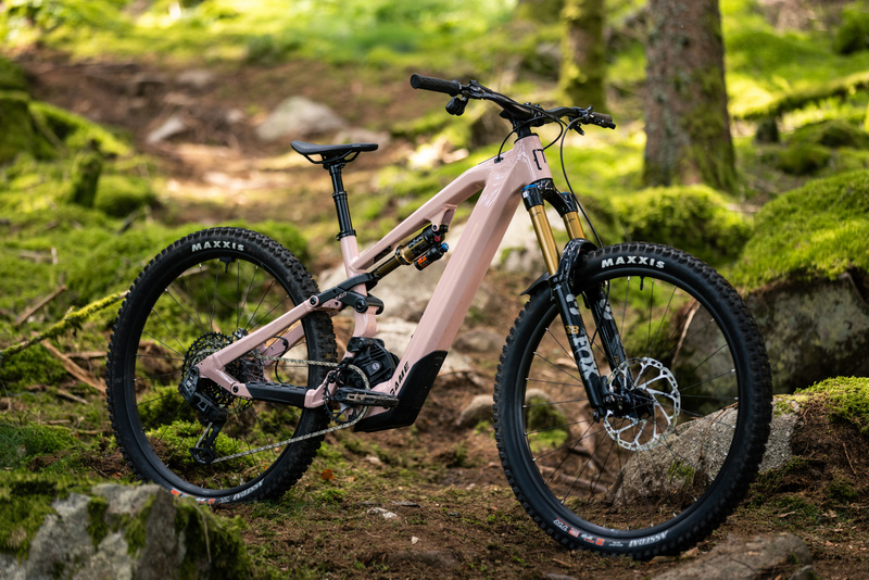 moustache-samedi-29-game-160-9-750-pink_6_o