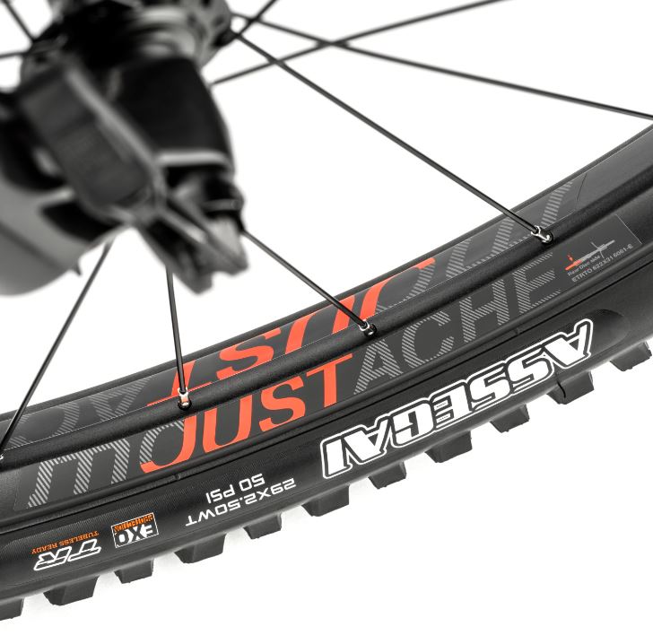 moustache-samedi-29-trail-5-metalic-silver_6_o